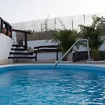 Casa El Pino * ビラフロール